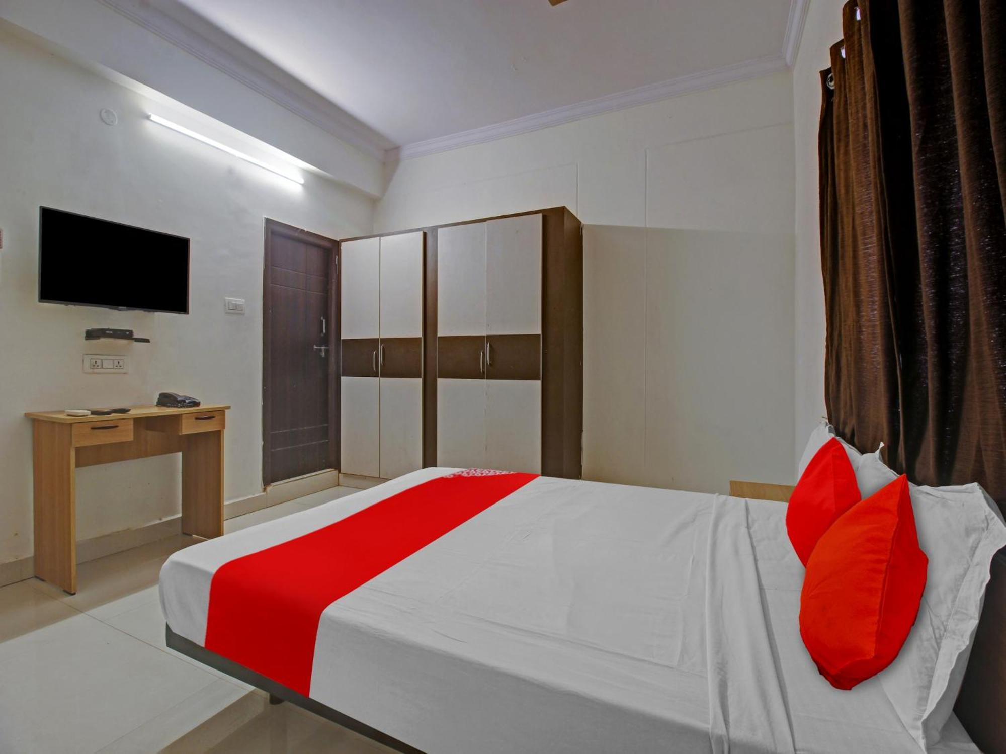 Hotel O Svr Silver Key Lingampalli Экстерьер фото