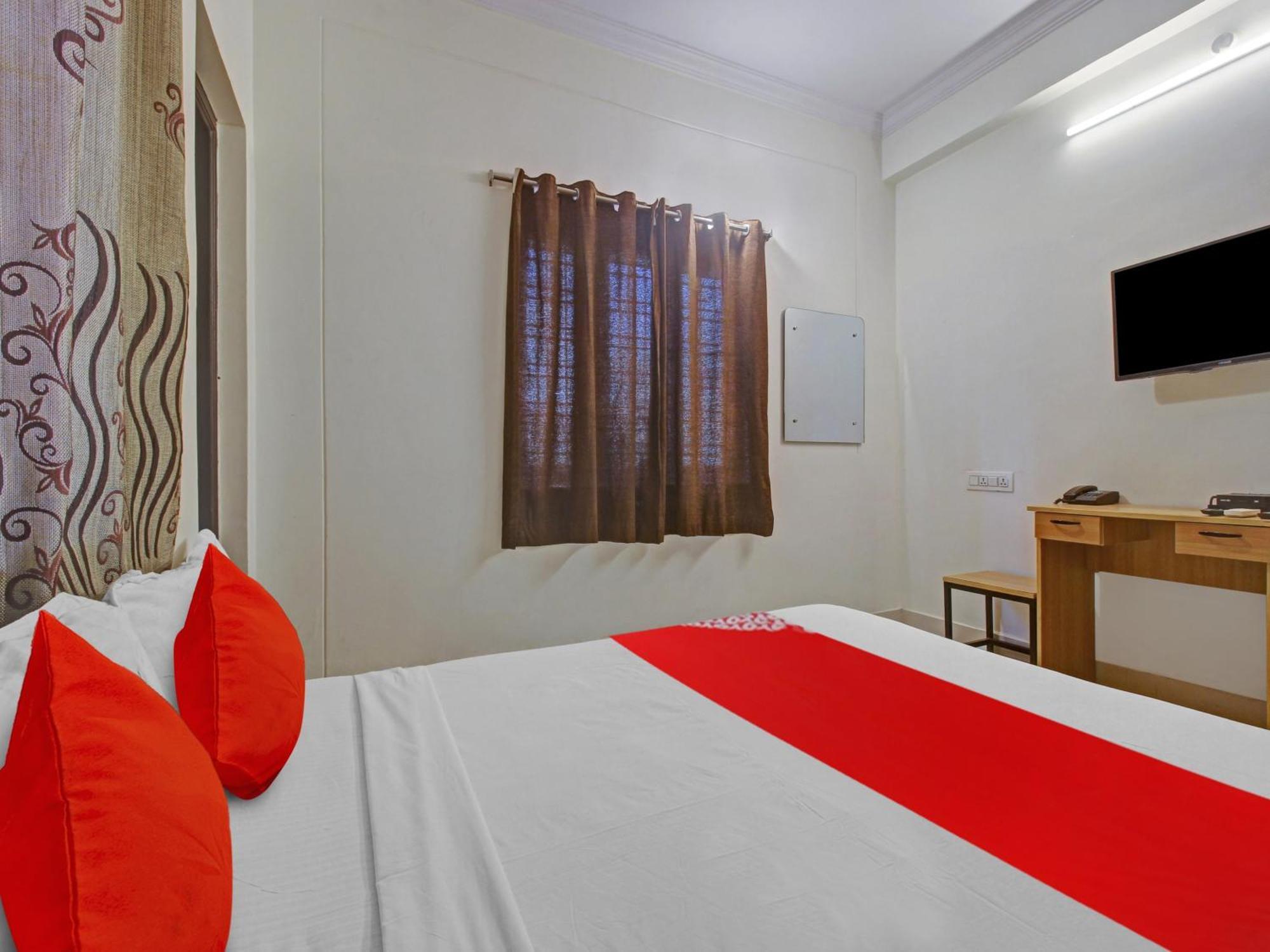 Hotel O Svr Silver Key Lingampalli Экстерьер фото